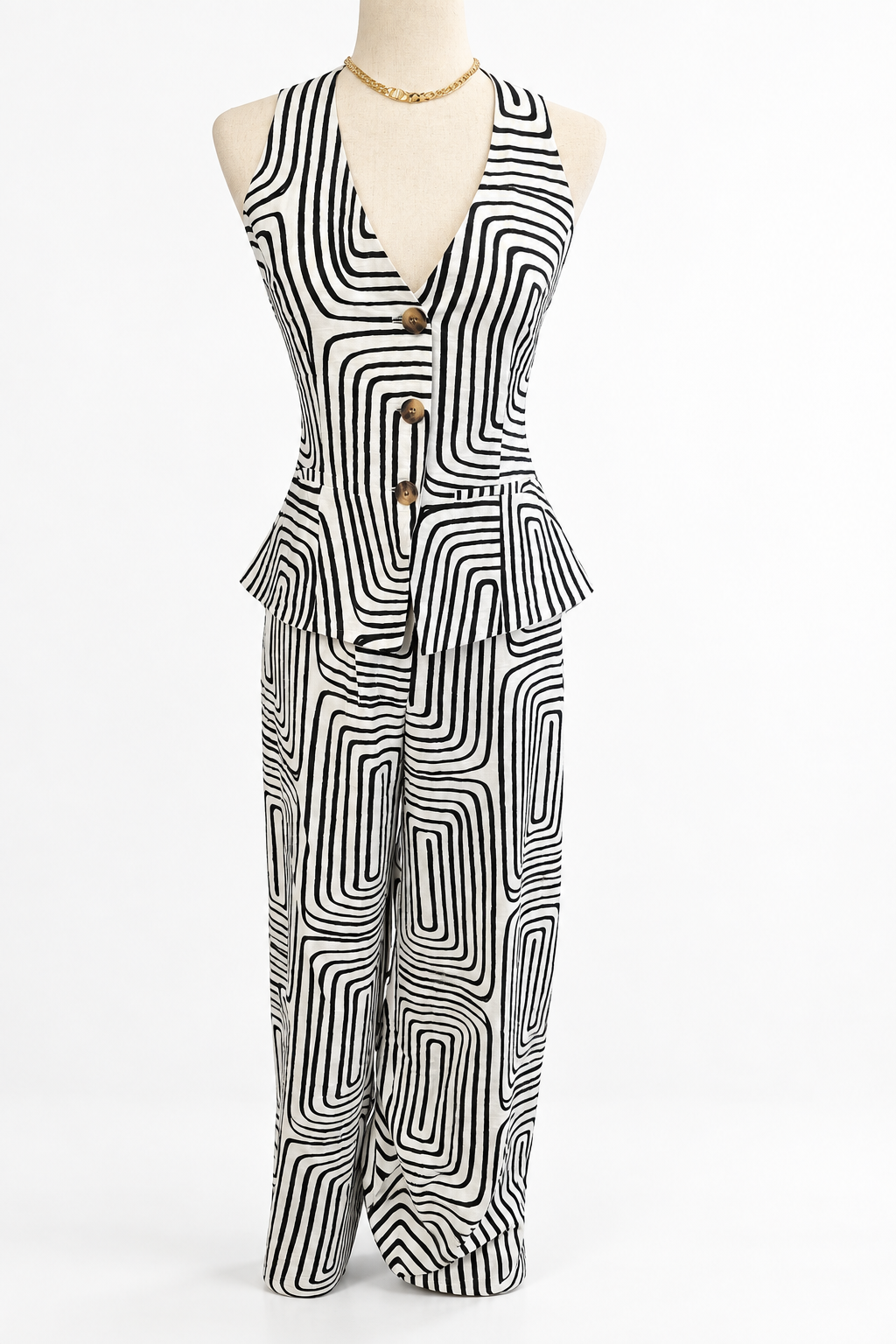 Black-and-white patterned outfit on a mannequin with a plain white background